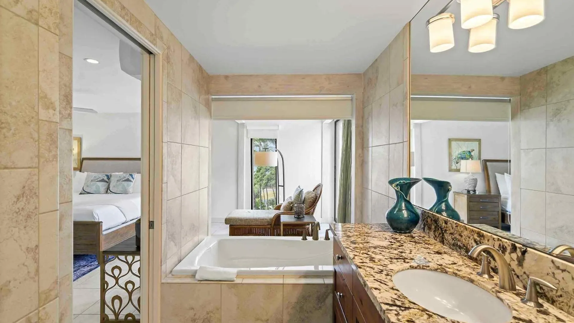 Maui Kamaole A-206 - Prime Location, Stunning Renovation, Large Lanai, Split Ac! بيت للعطل *