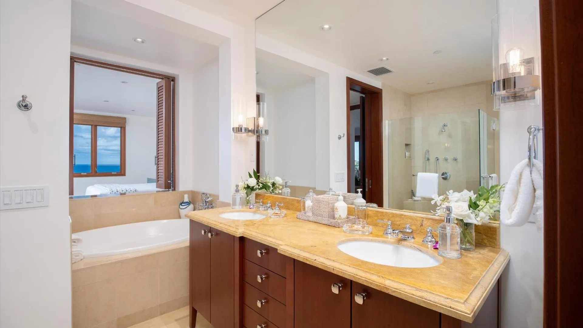 Freshly Renovated, Spectacular Ocean Views, Ultra-luxe Blue Ocean H401 Wailea (Maui)
