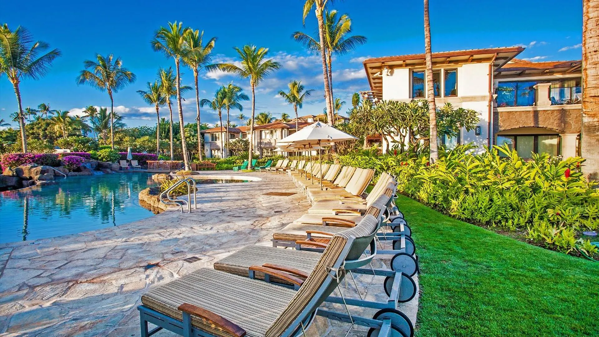Redecorated! New Offering Summer 2025 - The Palm Coast F202 Ocean View Grand Luxe Sleeps 8! 빌라