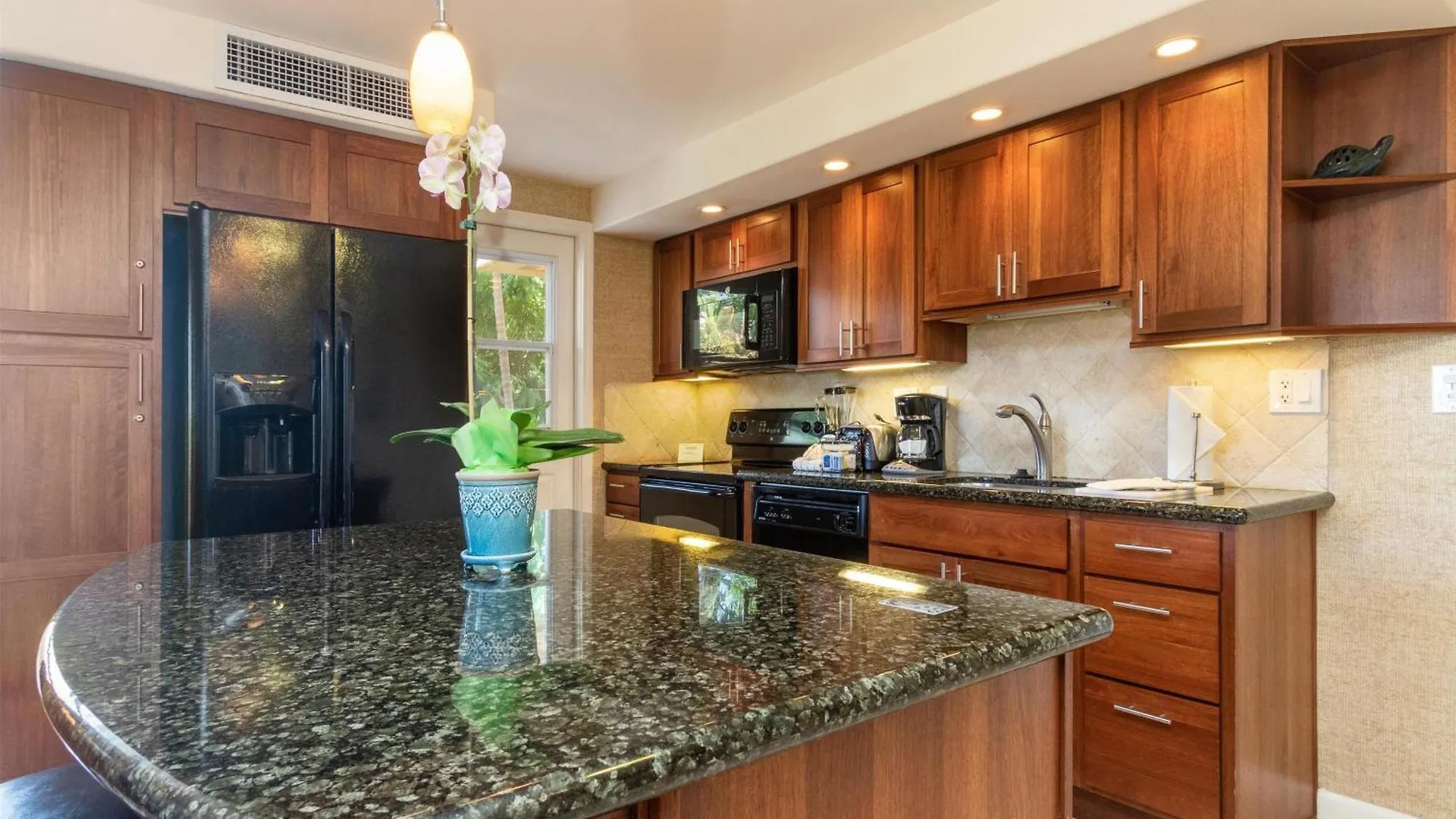 Aston Maui Kaanapali Aparthotel 4*