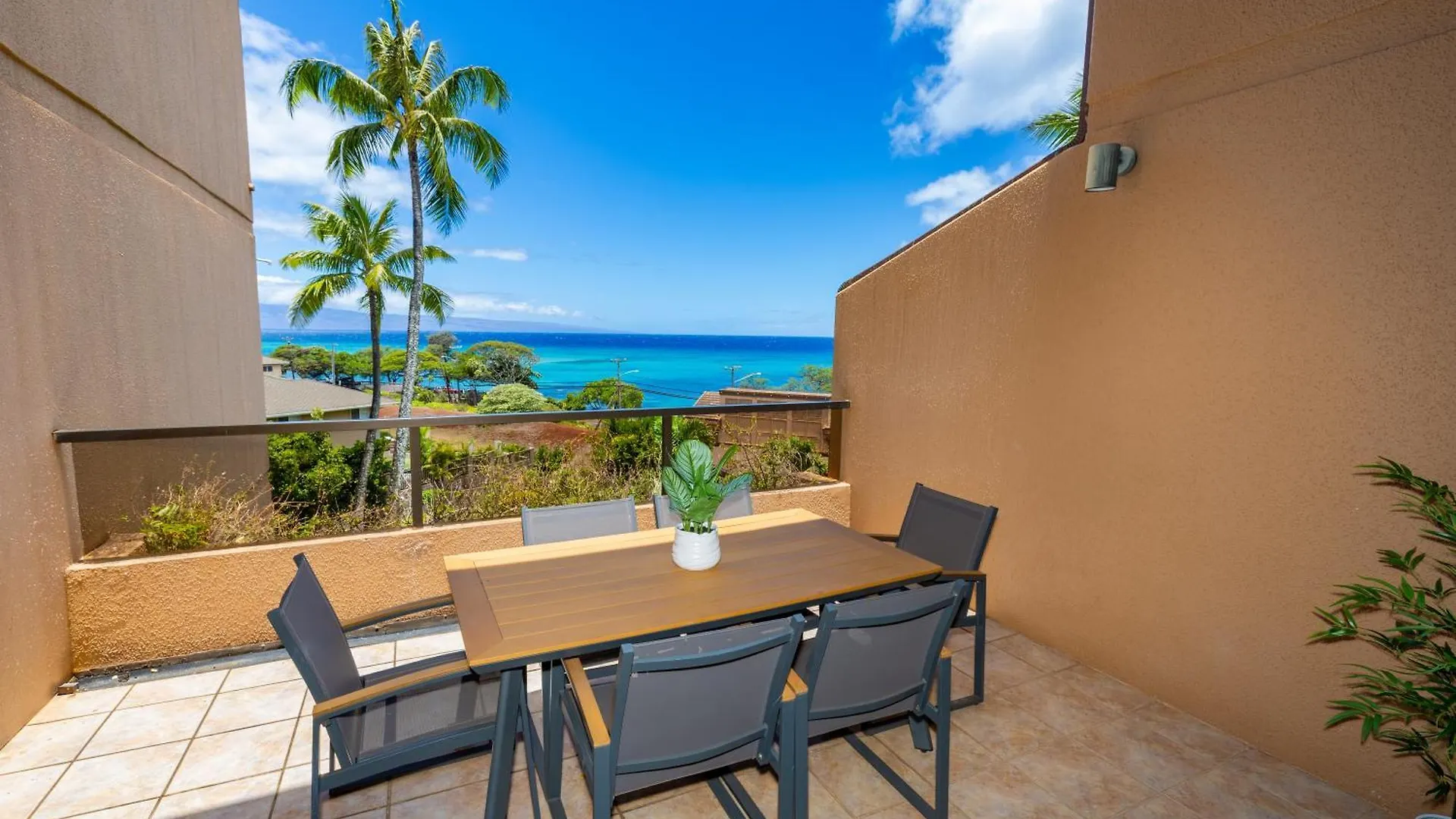 Resort Oceanview Kahana - Walk To & Dining