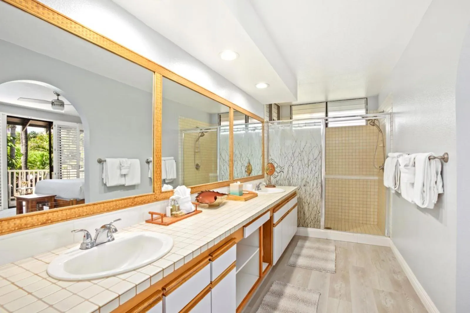 Kbm - 2 Free Cars - Grand Champions - Remodeled 5-bedroom Multi-unit Listing In The Heart Of Gch-120 Gch-134 Lejlighed *
