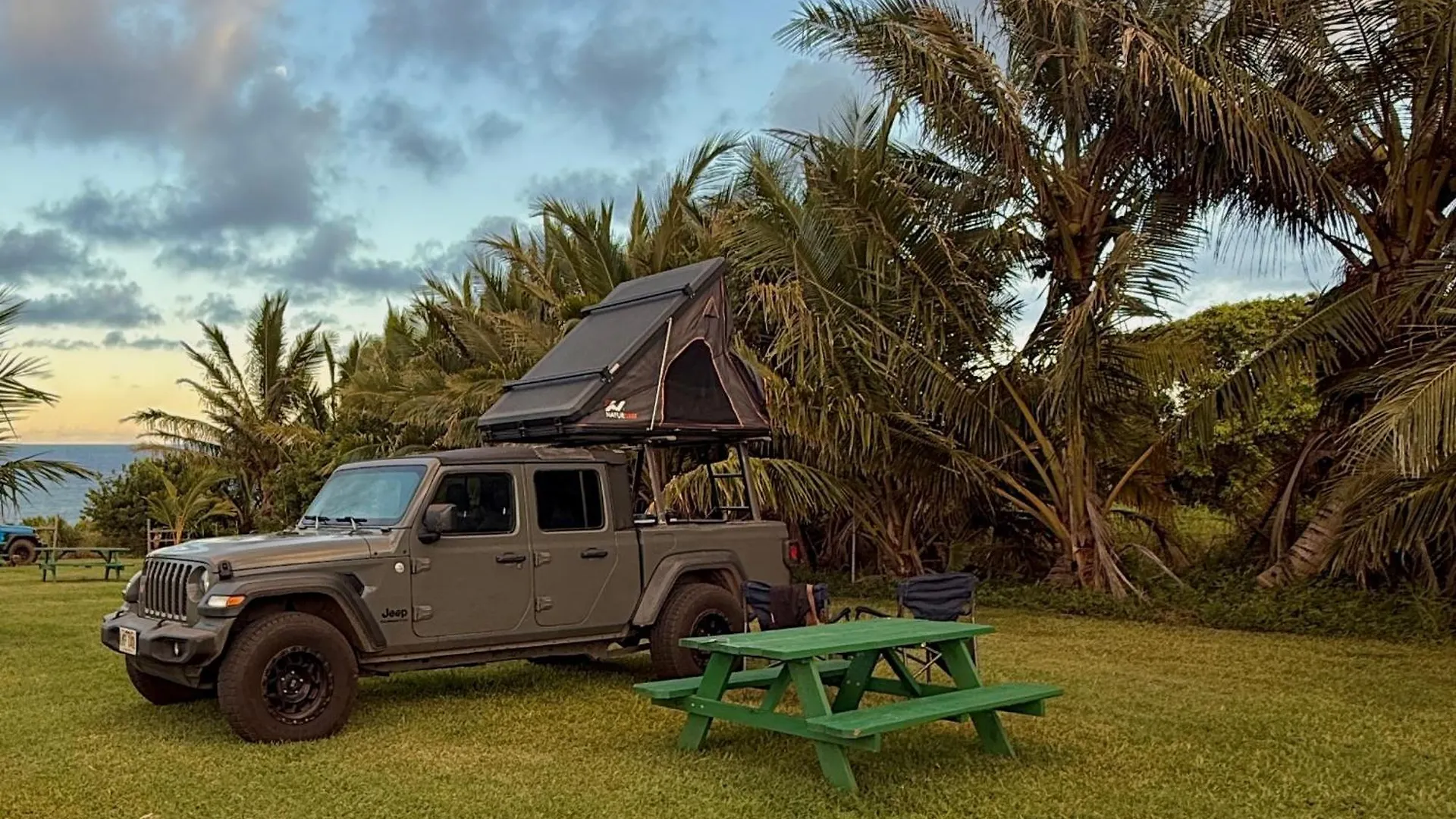 Embark On A Journey Through Maui With Aloha Glamp's Jeep And Rooftop Tent Allows To Discover Diverse Campgrounds, Unveiling The Island's Beauty From Unique Perspectives Each Day Apartmán *