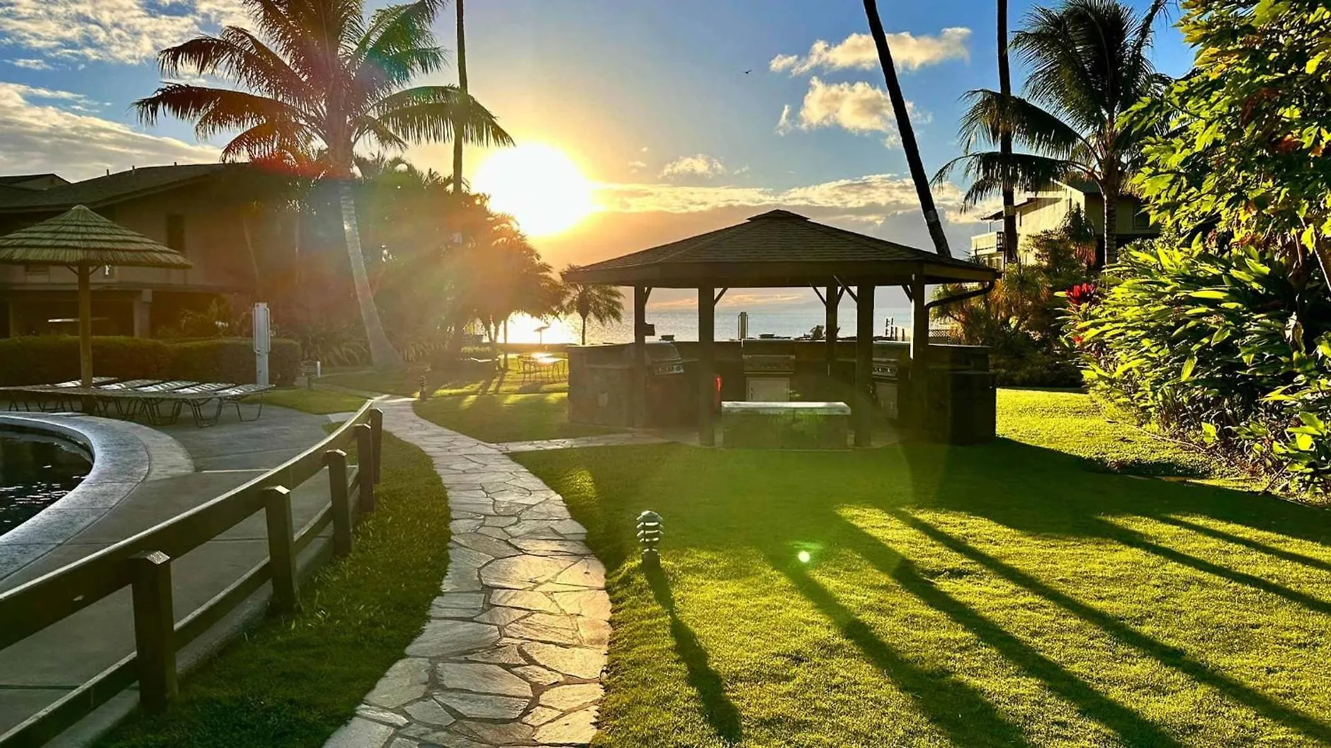 Oceanfront Spacious Retreat, Stunning Views With 2 Lanais, Ac Comfort Apartment