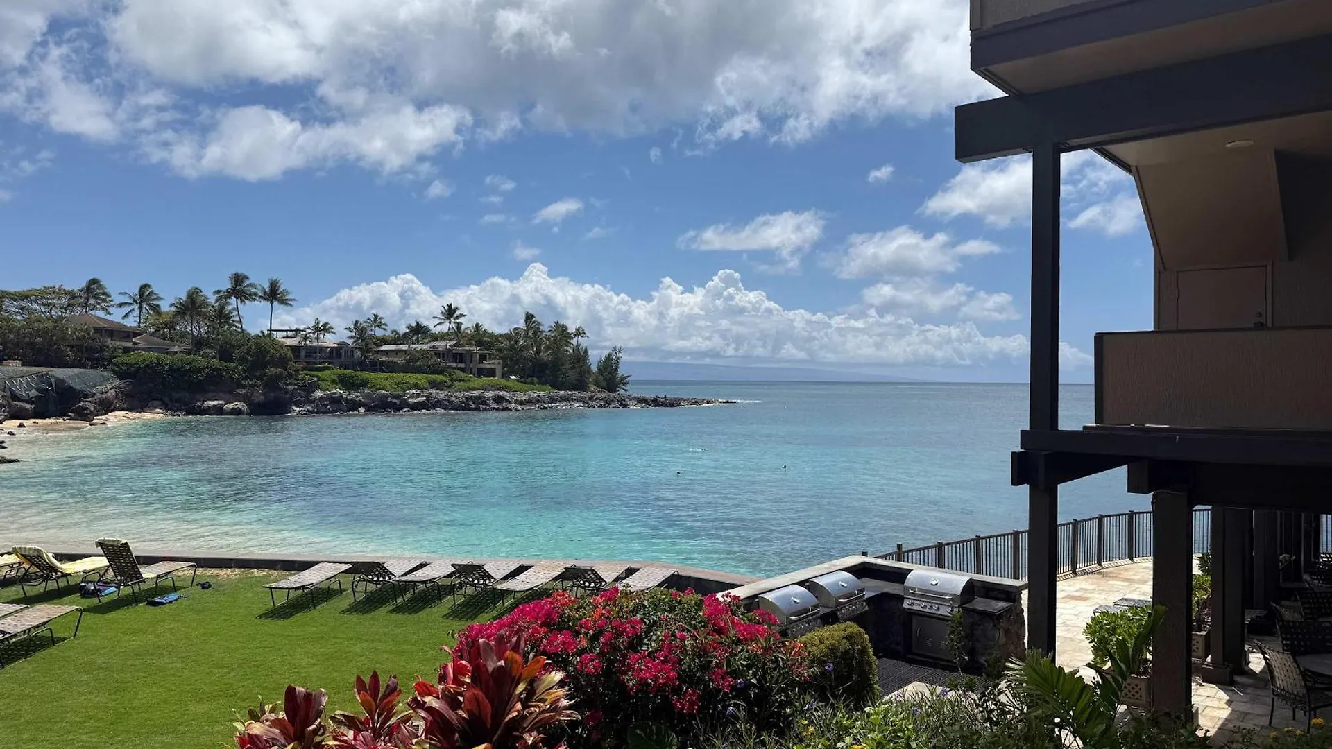 Apartment Oceanfront Spacious Retreat, Stunning Views With 2 Lanais, Ac Comfort