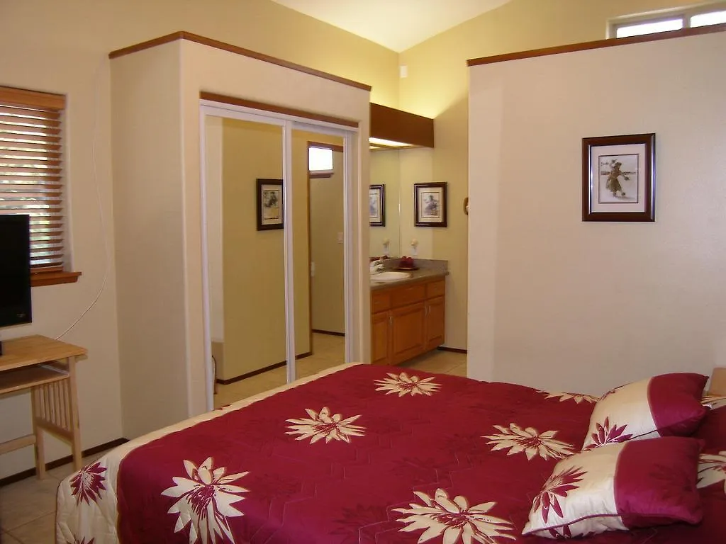 Aloha Aku & Suites *