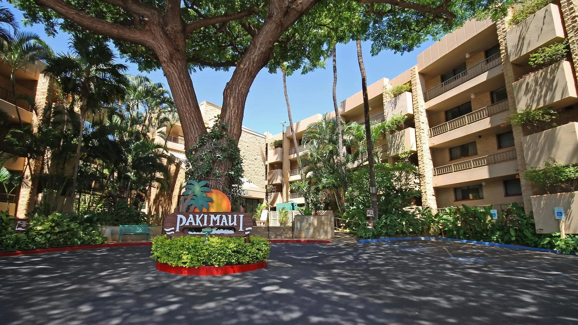 Castle Paki Maui Lāhainā