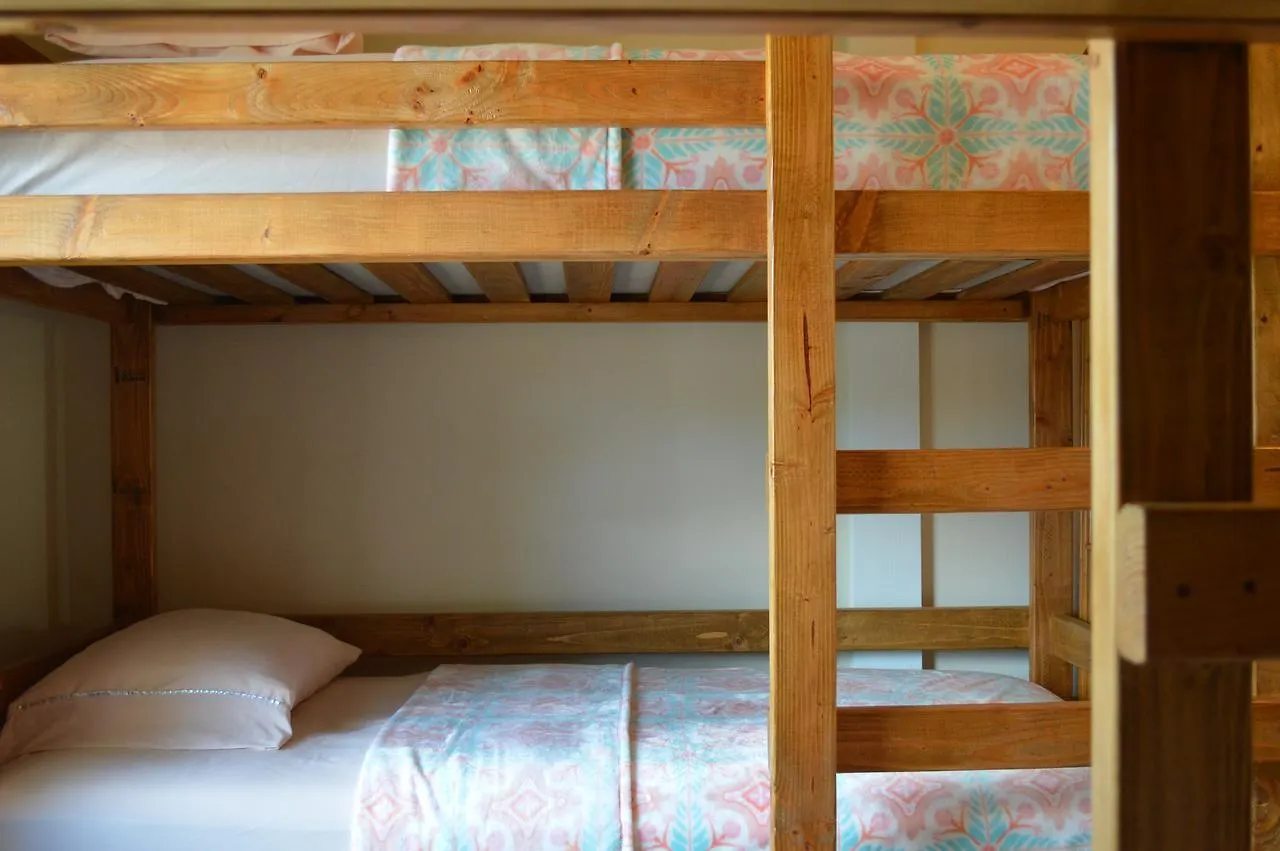 The Beach House 旅馆 *