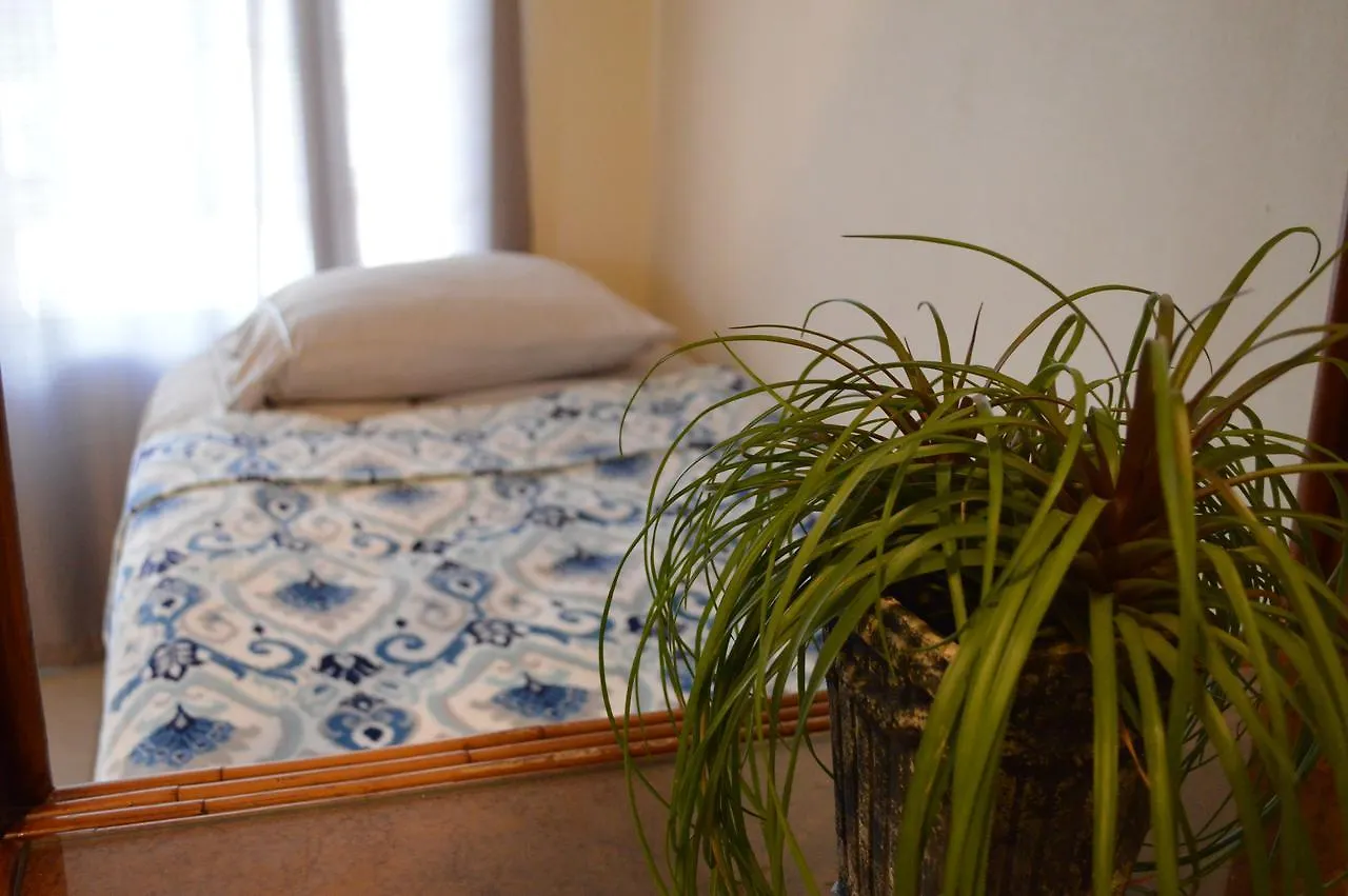 The Beach House 旅馆