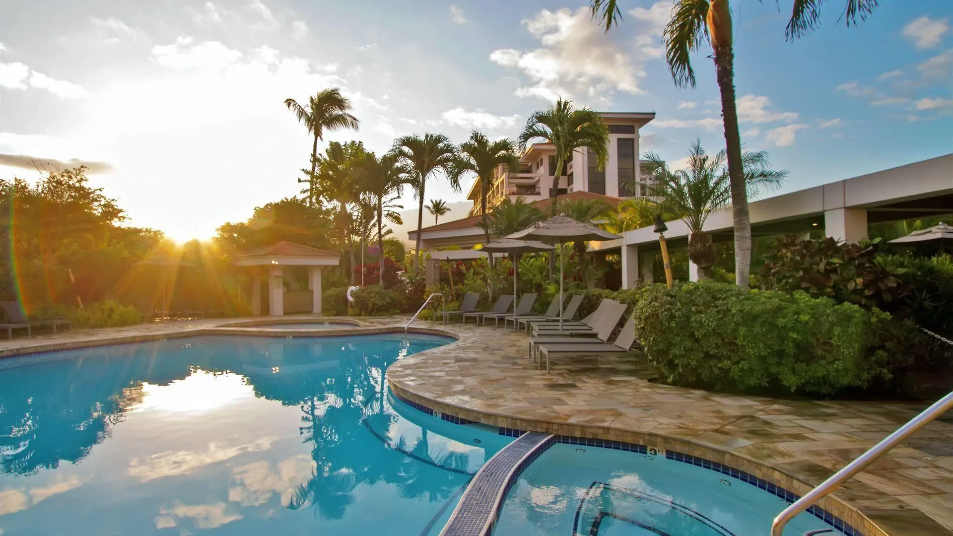 Maui Coast Hotel 3*