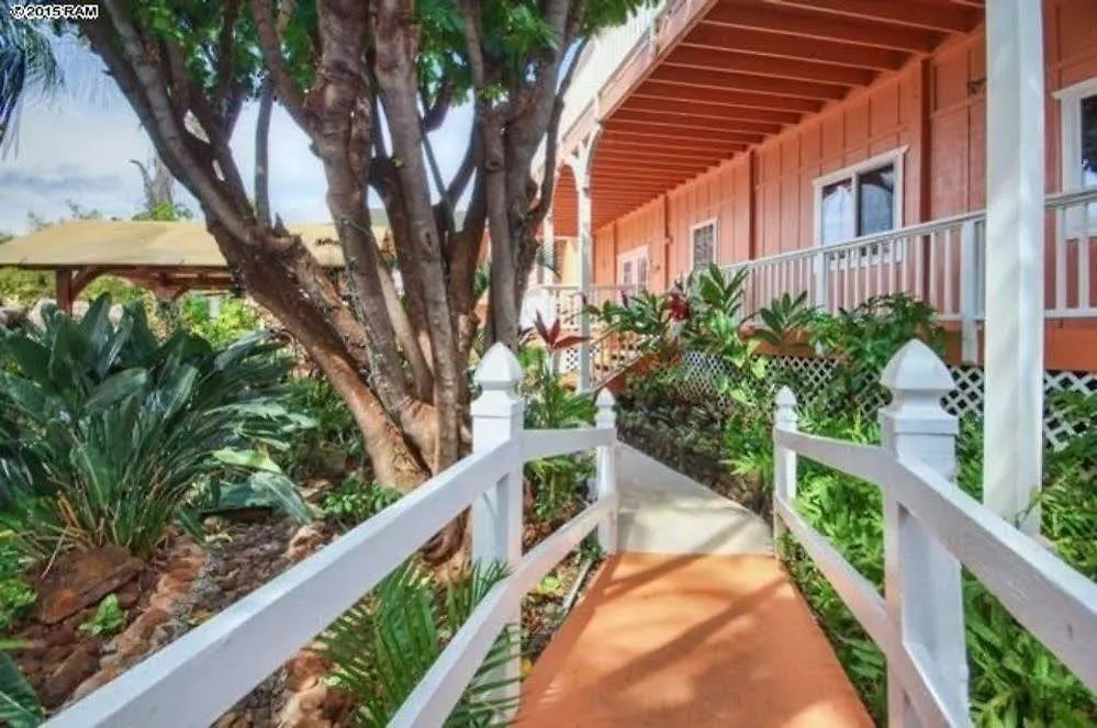 Garden Gate Lahaina