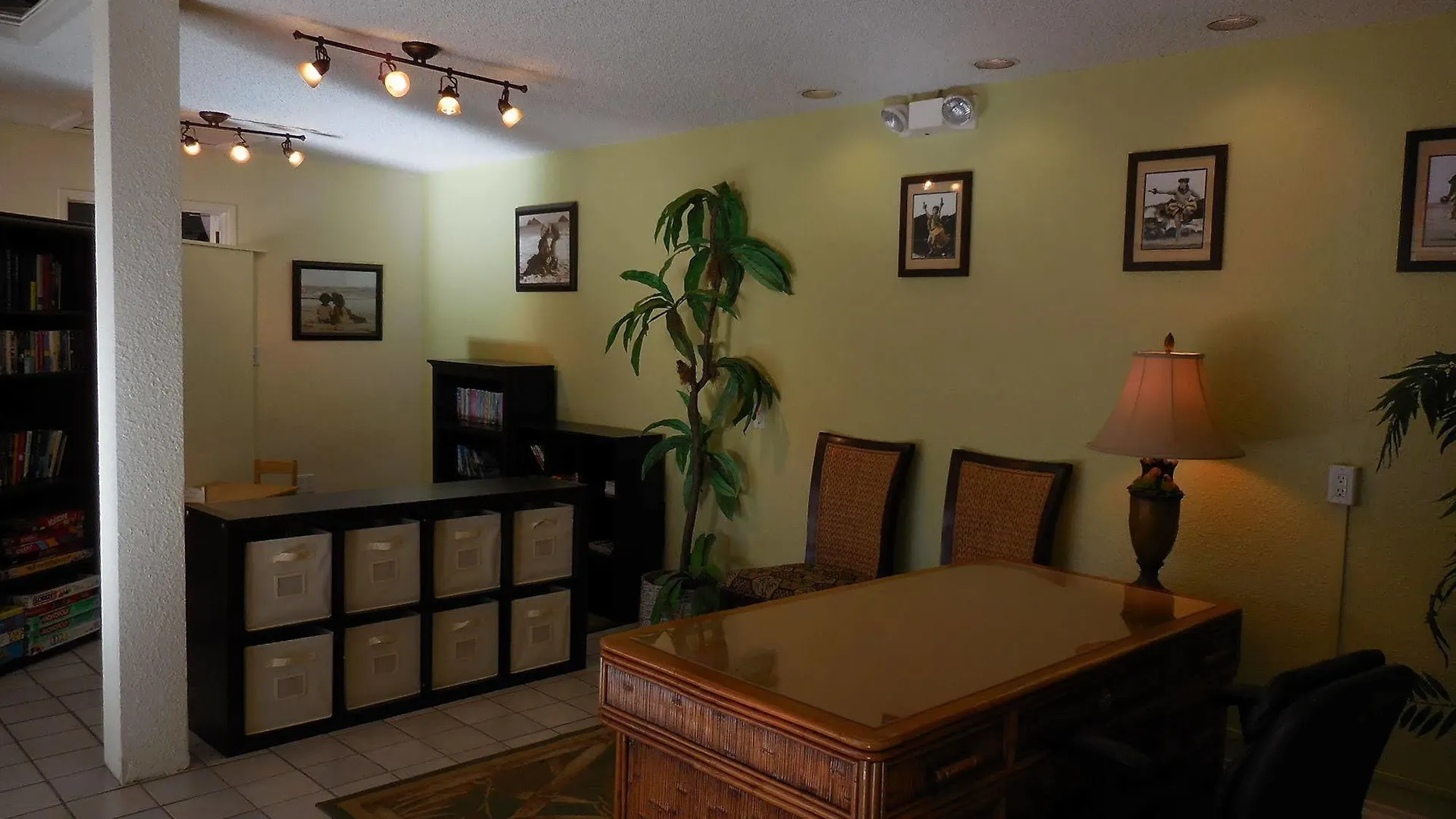 Maui Schooner Hotel 3*