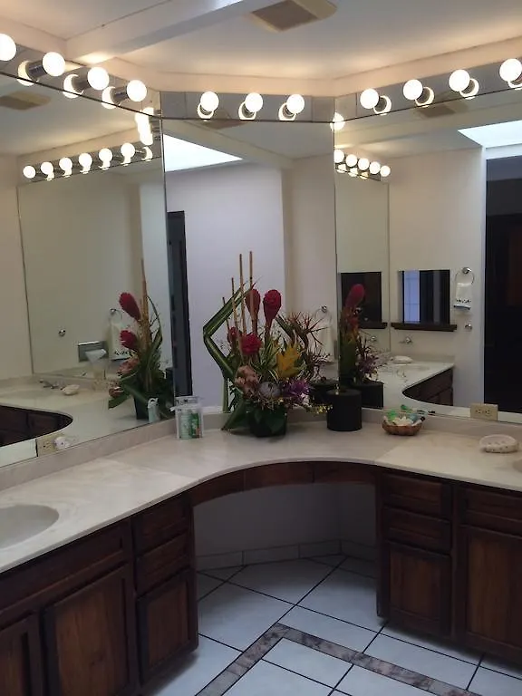 House Of Fountains Bed & Breakfast Lahaina
