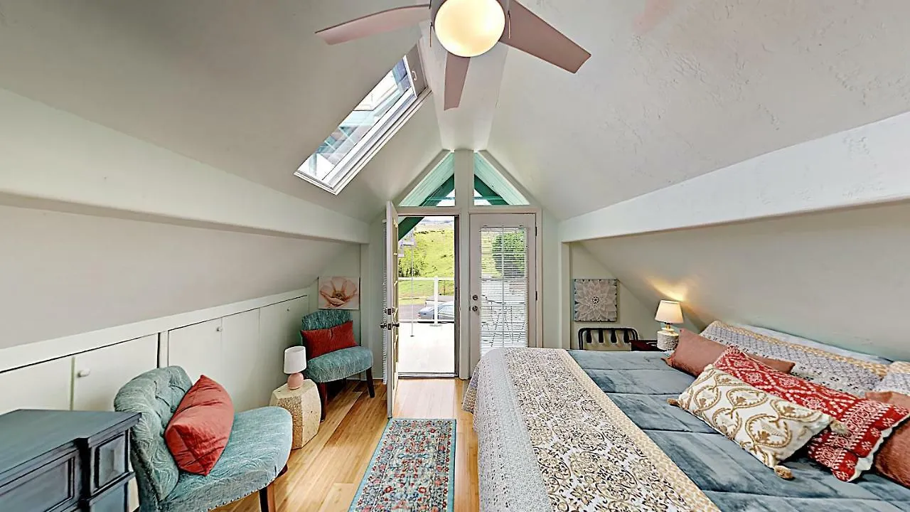 Ha'le Kiana Bed & Breakfast 3*