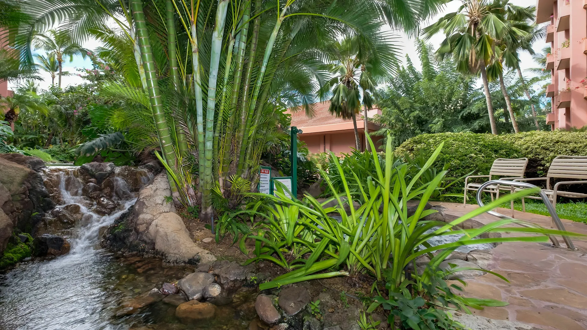 Kahana Falls Resort 3*