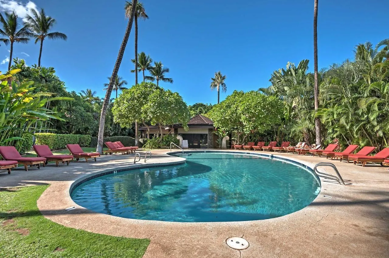 With Pool - 1 Block To Front Street! Lahaina
