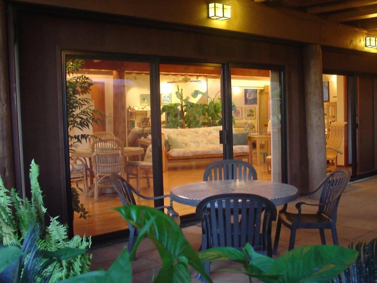 Adventure In Paradise Bed & Breakfast 4*
