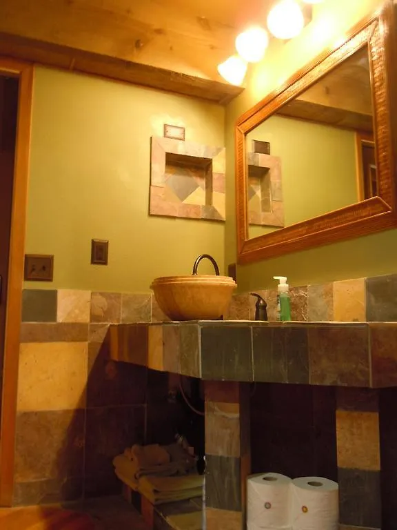 Maui What A Wonderful World Bed & Breakfast 3*