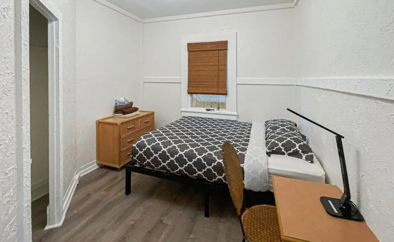 Hostel Howzit