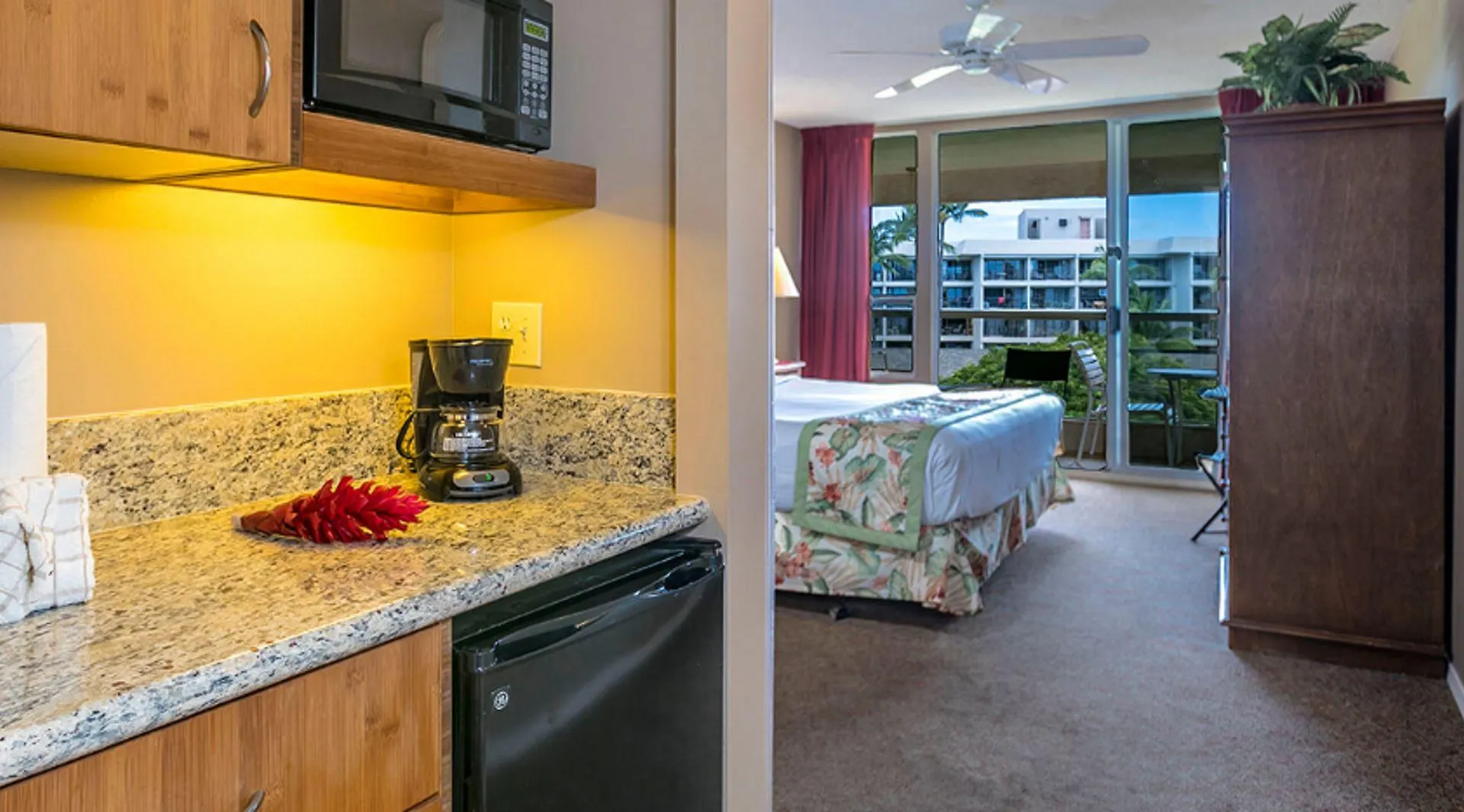 Aparthotel Aston At The Maui Banyan 3*