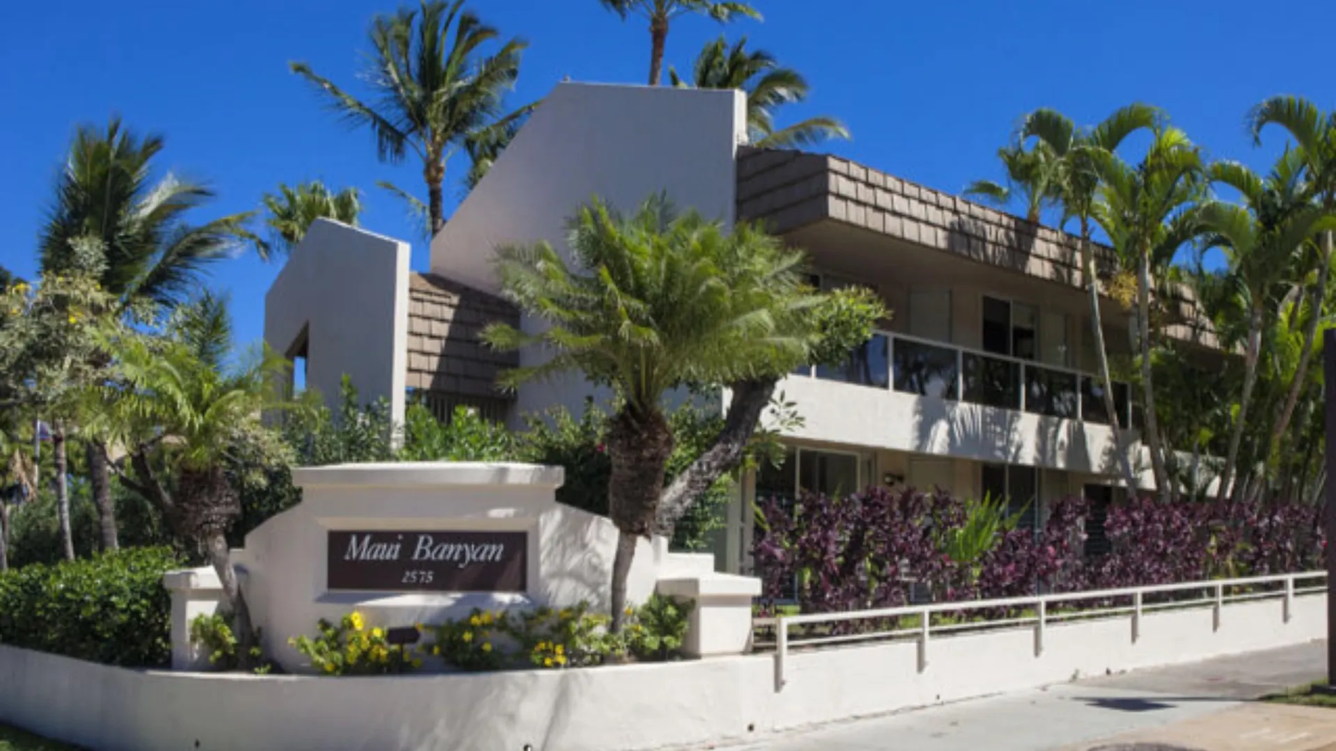 Aparthotel Aston At The Maui Banyan 3*
