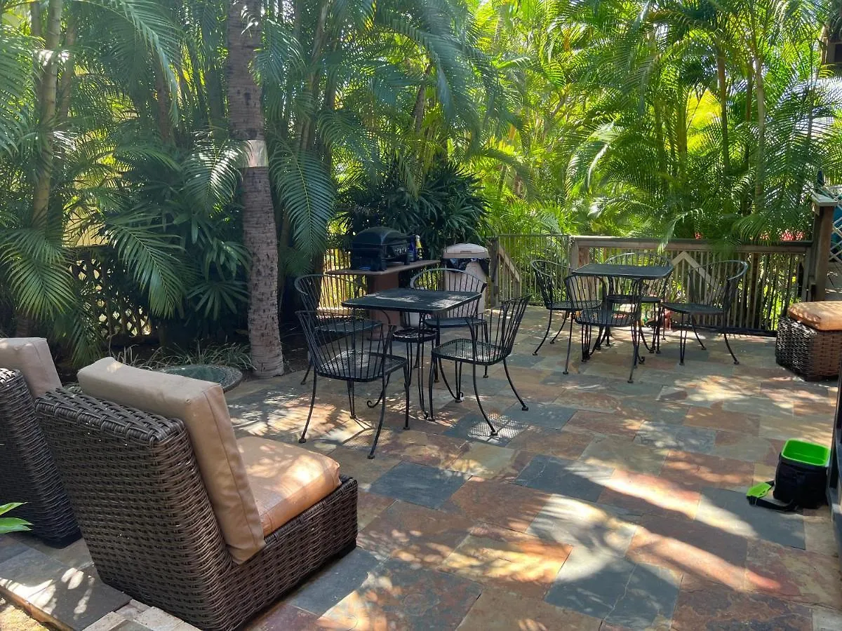 Maui What A Wonderful World Bed & Breakfast 3*