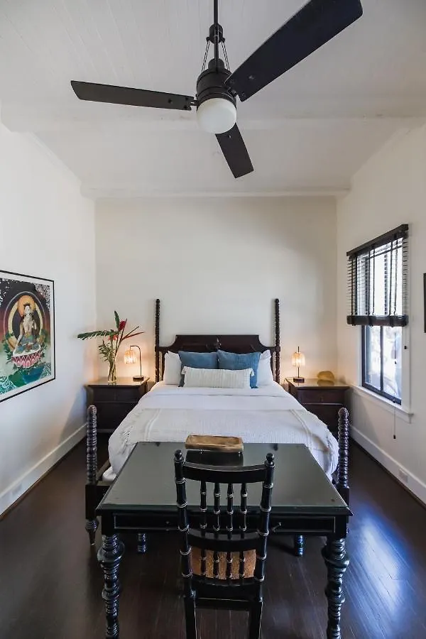 Lumeria Maui, Educational Retreat Center אכסניה
