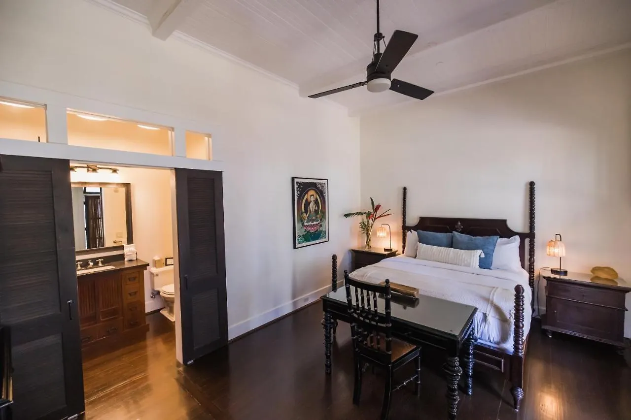 Lumeria Maui, Educational Retreat Center אכסניה *