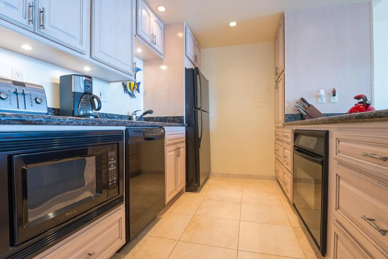 Reef #402 Apartment