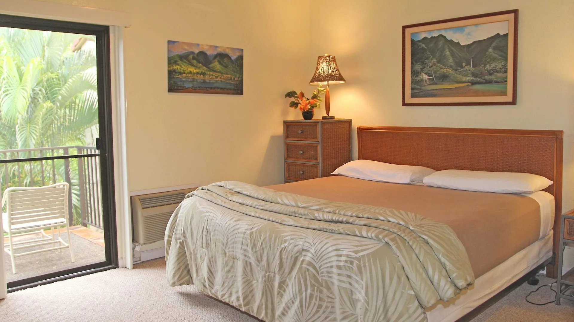 Aston Maui Hill Aparthotel 3*