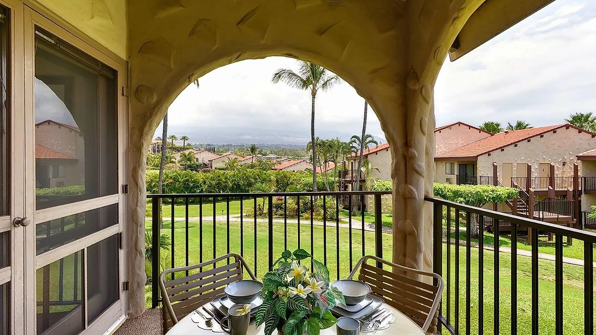 Aston Maui Hill Aparthotel 3*