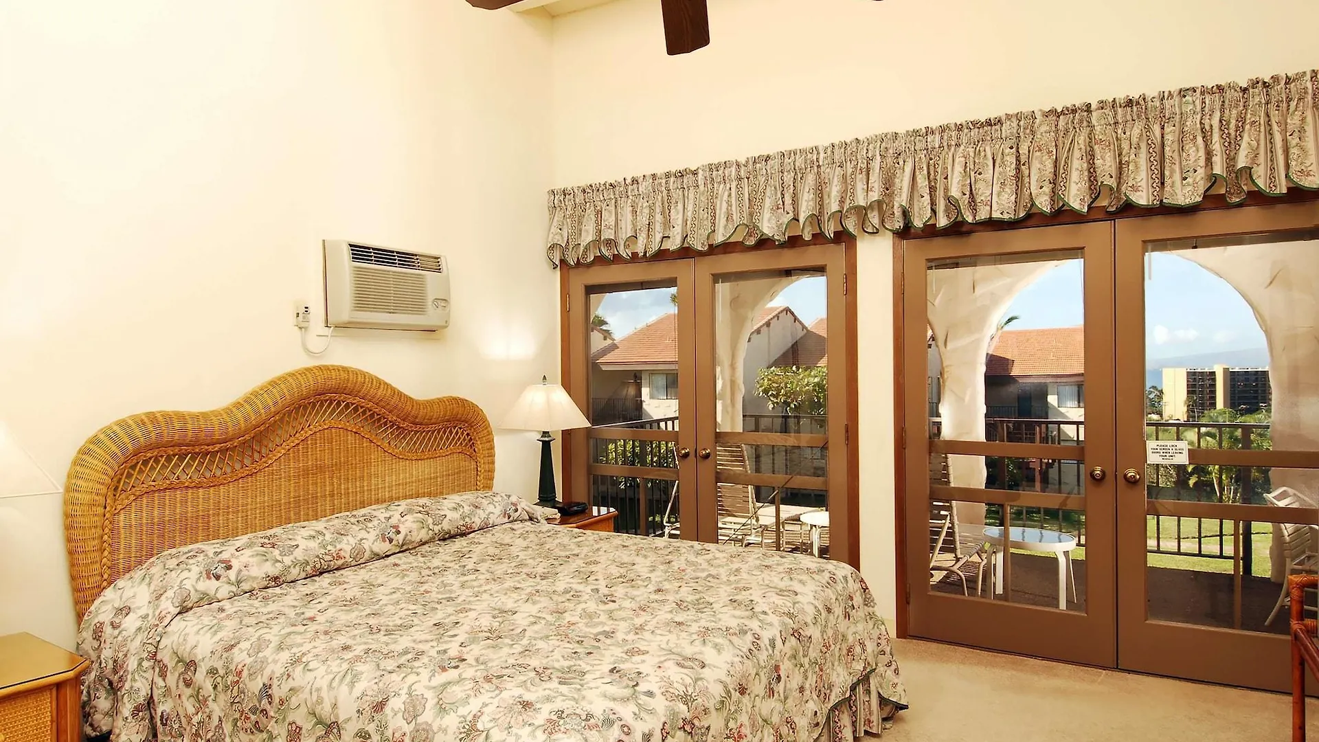 Aston Maui Hill Aparthotel