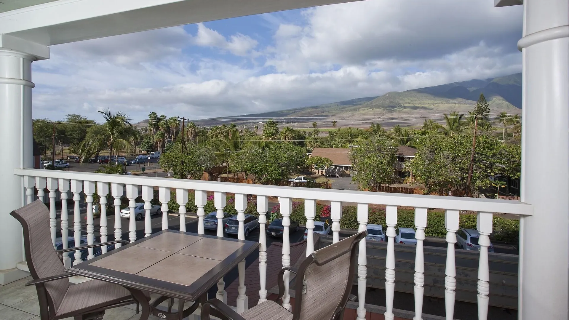 Shores * Lahaina