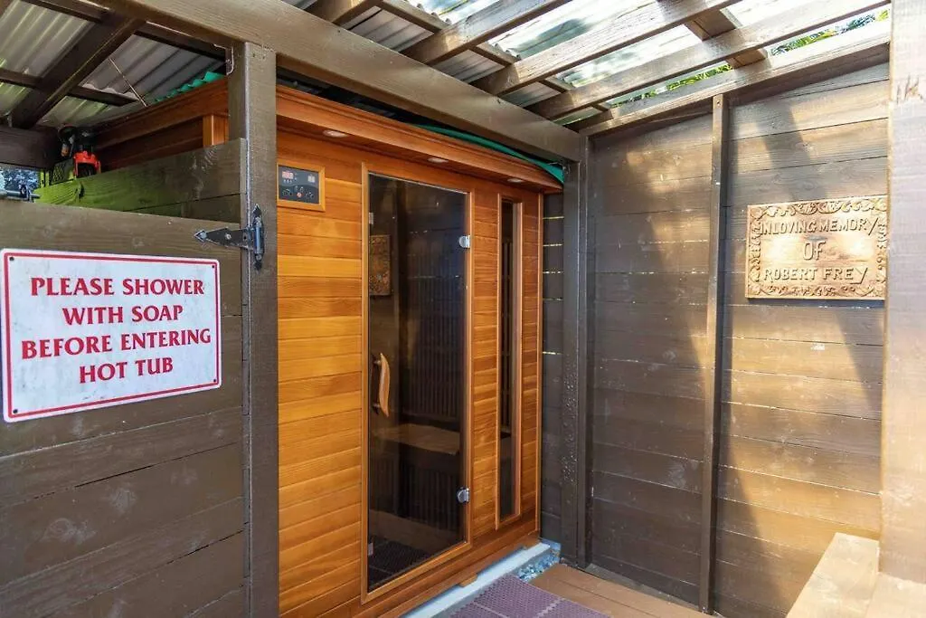 Waterfall House With Ocean Views In Haiku, Maui Villa *