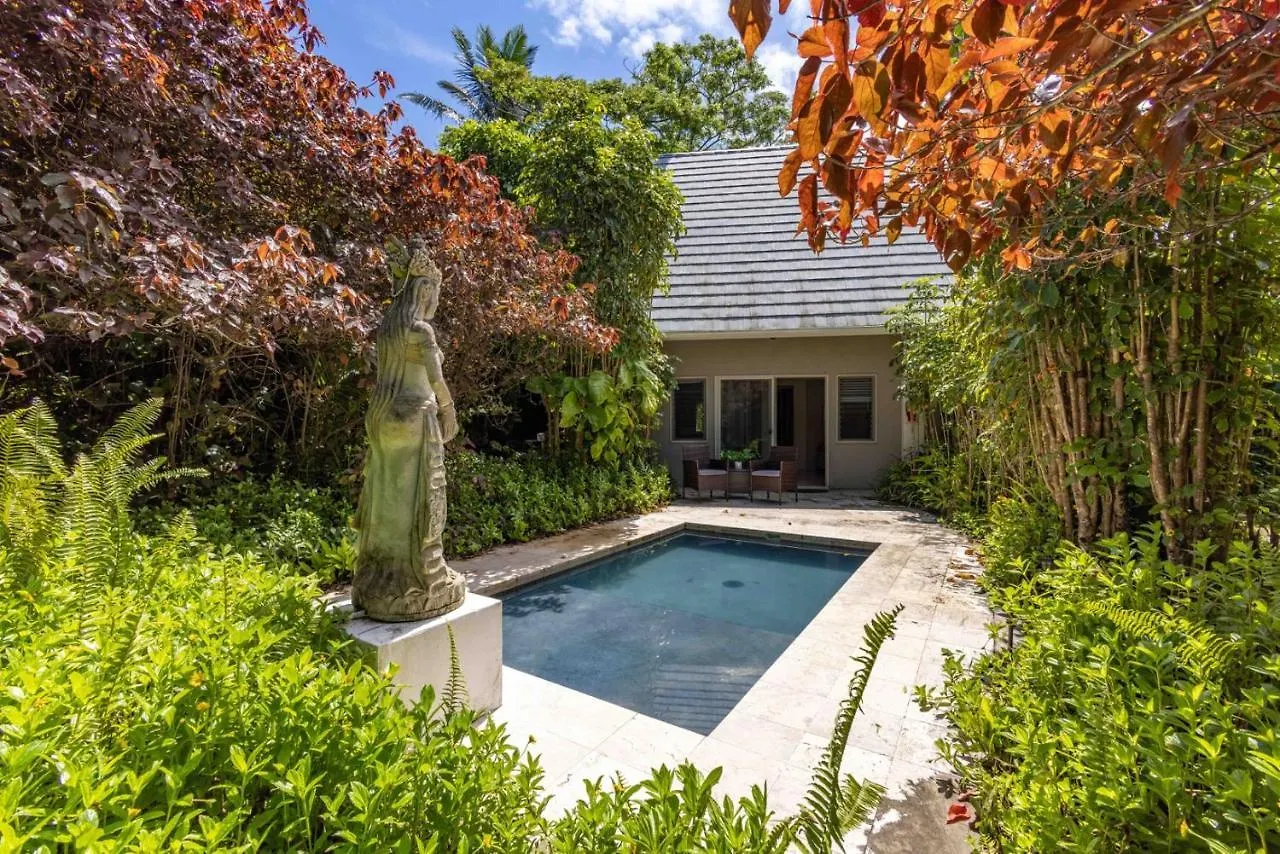 Gardenia On Tropical Lush Farm In Haiku, Maui Farm stay