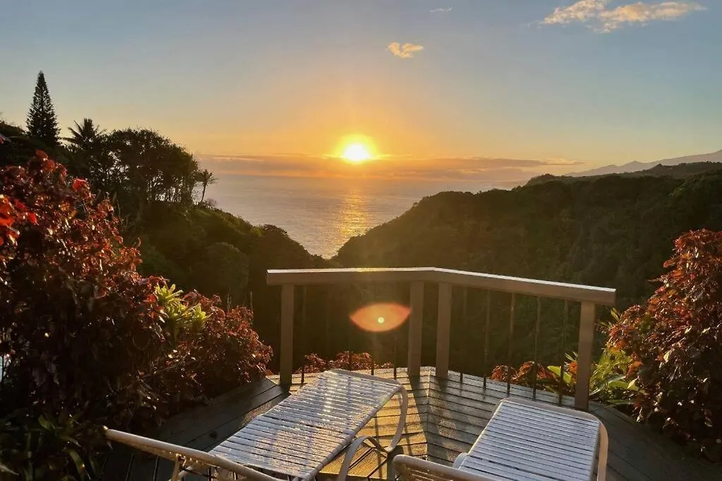 Cliff House With Ocean Views In Haiku, Maui Jungle *