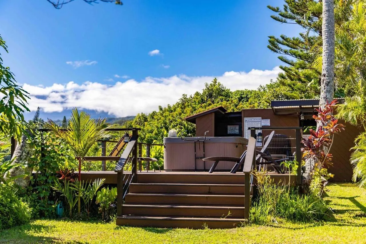 Chalet Jasmine On Lush Farm In Haiku, Maui Jungle