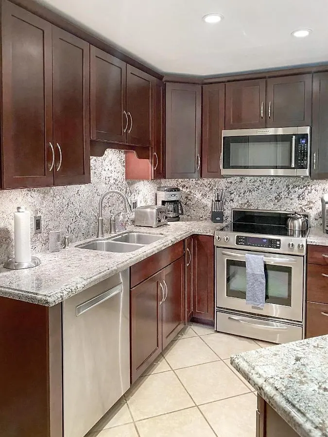 Aparthotel Renovated 2br At Maui Banyan - Pool, Hot Tub, A/c