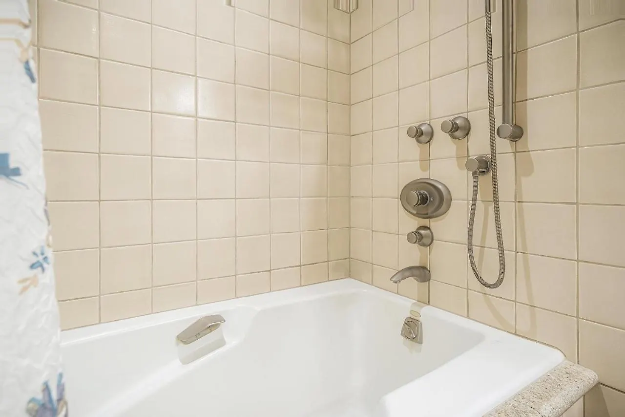 Hale Hui Kai 208, Renovated, Ocean View, Split Ac