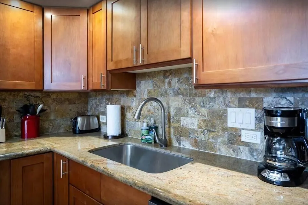 Kamaole Sands 2-306- Kamaole Sands Spacious, Updated, And Oceanview!
