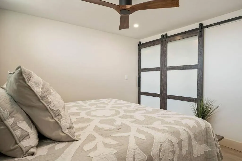 Hale Ono Loa 403- Top Floor, Ocean View, & Complete Modern Remodel Apartment Kahana
