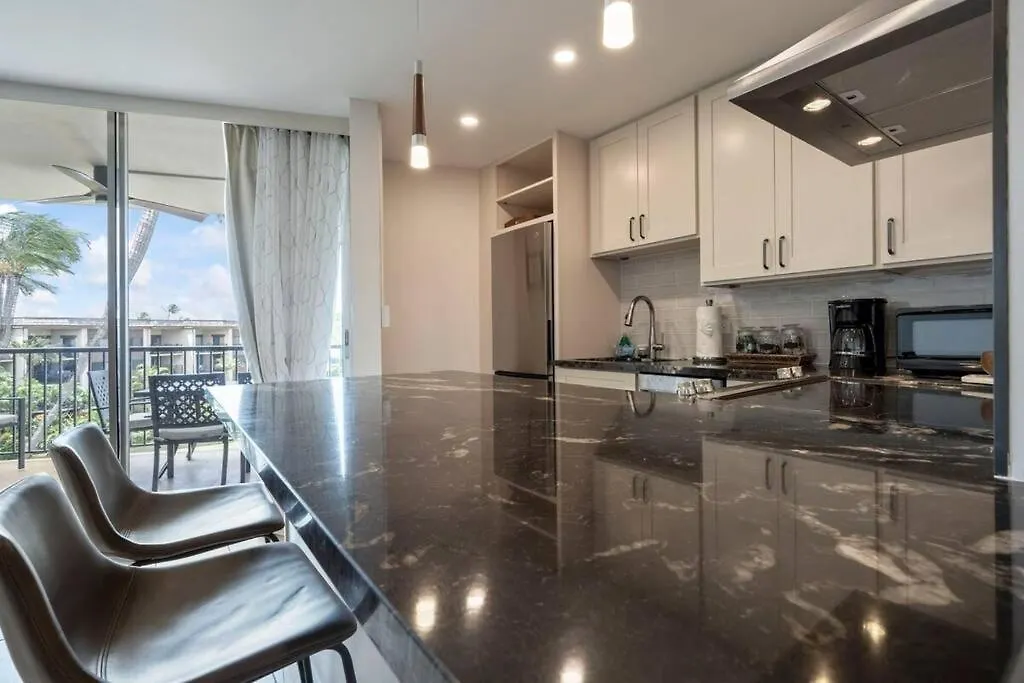 Apartment Hale Ono Loa 403- Top Floor, Ocean View, & Complete Modern Remodel