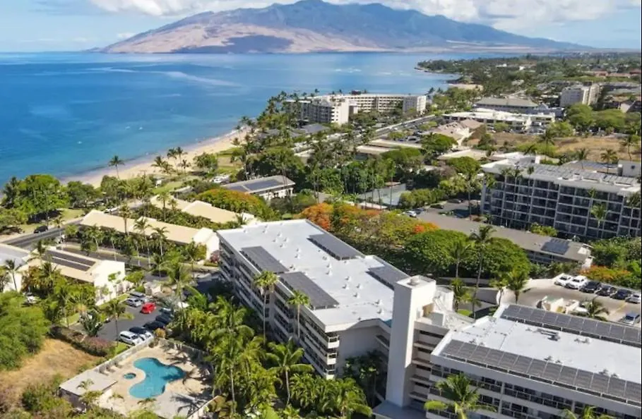 Prime Location! Walk To Beach, Shops & Dining!