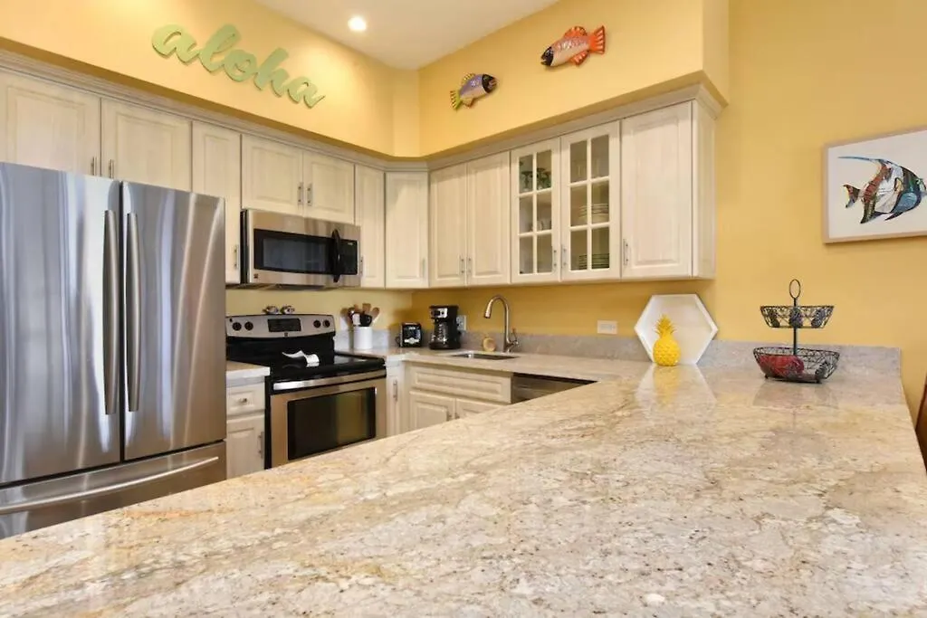 Hale Mahina A406- Floor Oceanfront 2bed Condo, Expansive Views Apartment Kahana