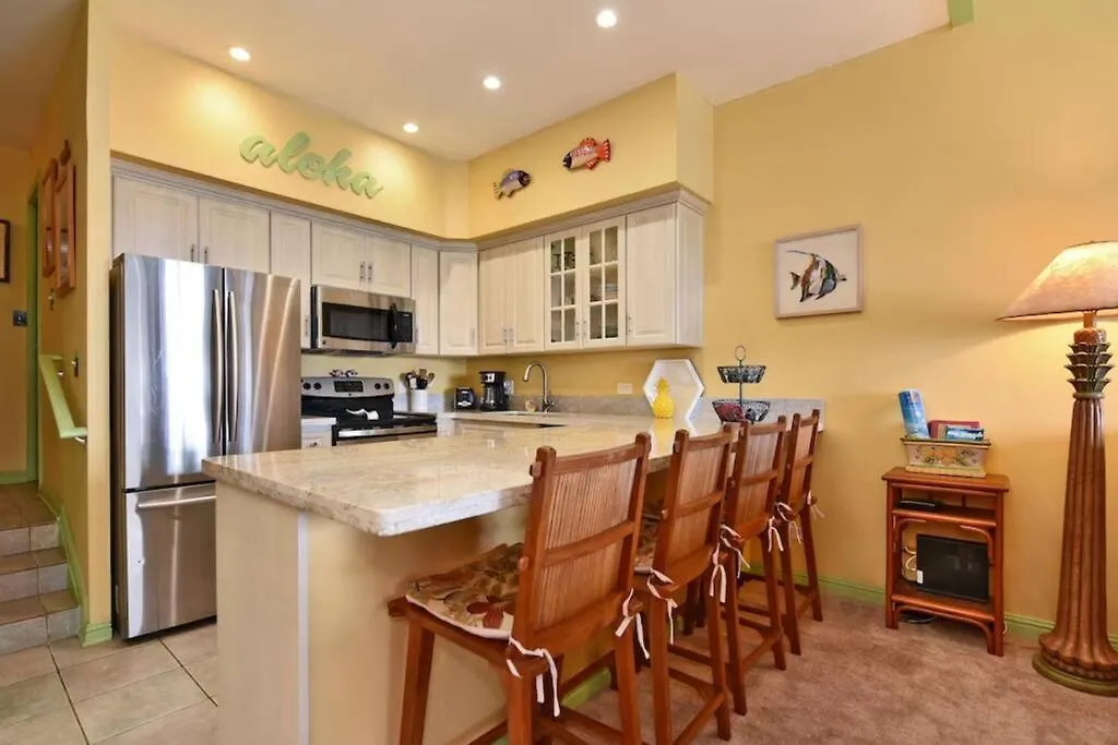 Hale Mahina A406- Floor Oceanfront 2bed Condo, Expansive Views Kahana