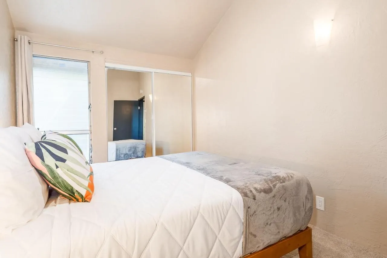 Park Shores 13 *