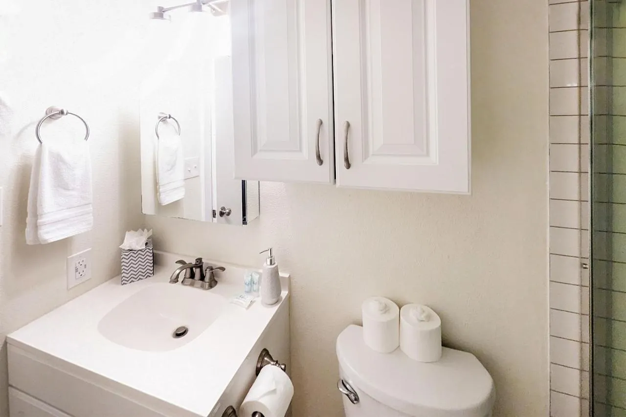 Holiday home 215 - A Charming 2br, 1ba Condo, Ac *