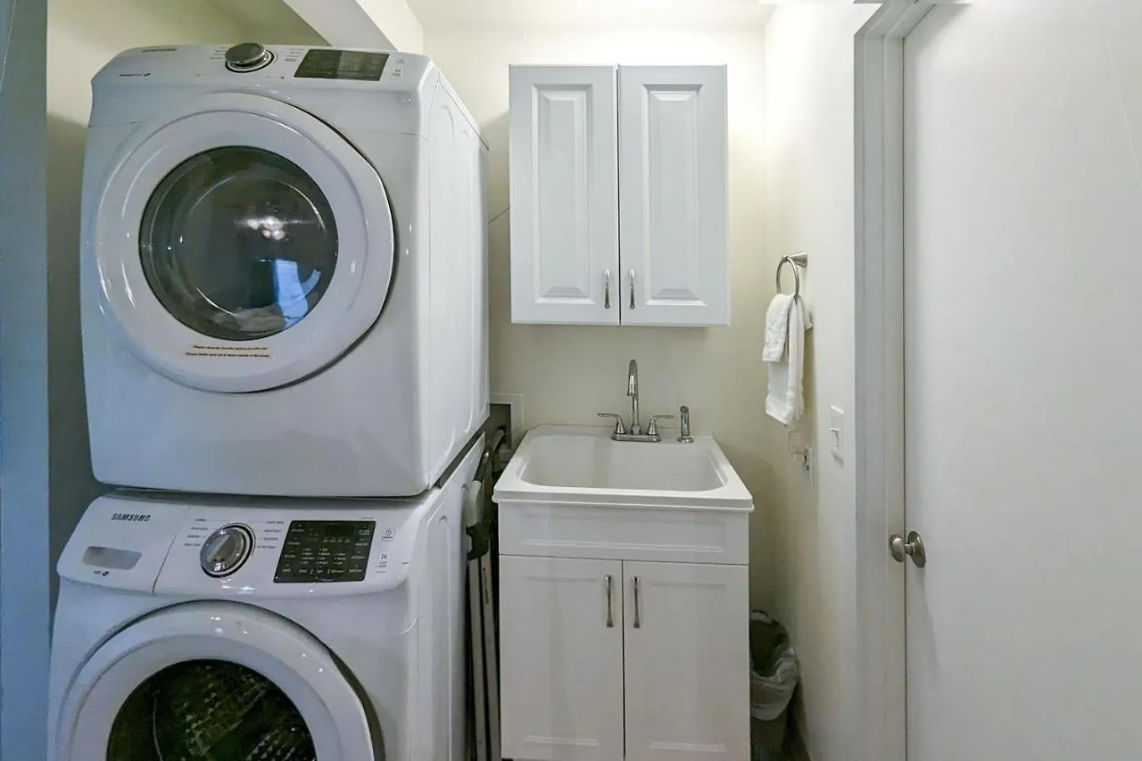 215 - A Charming 2br, 1ba Condo, Ac *