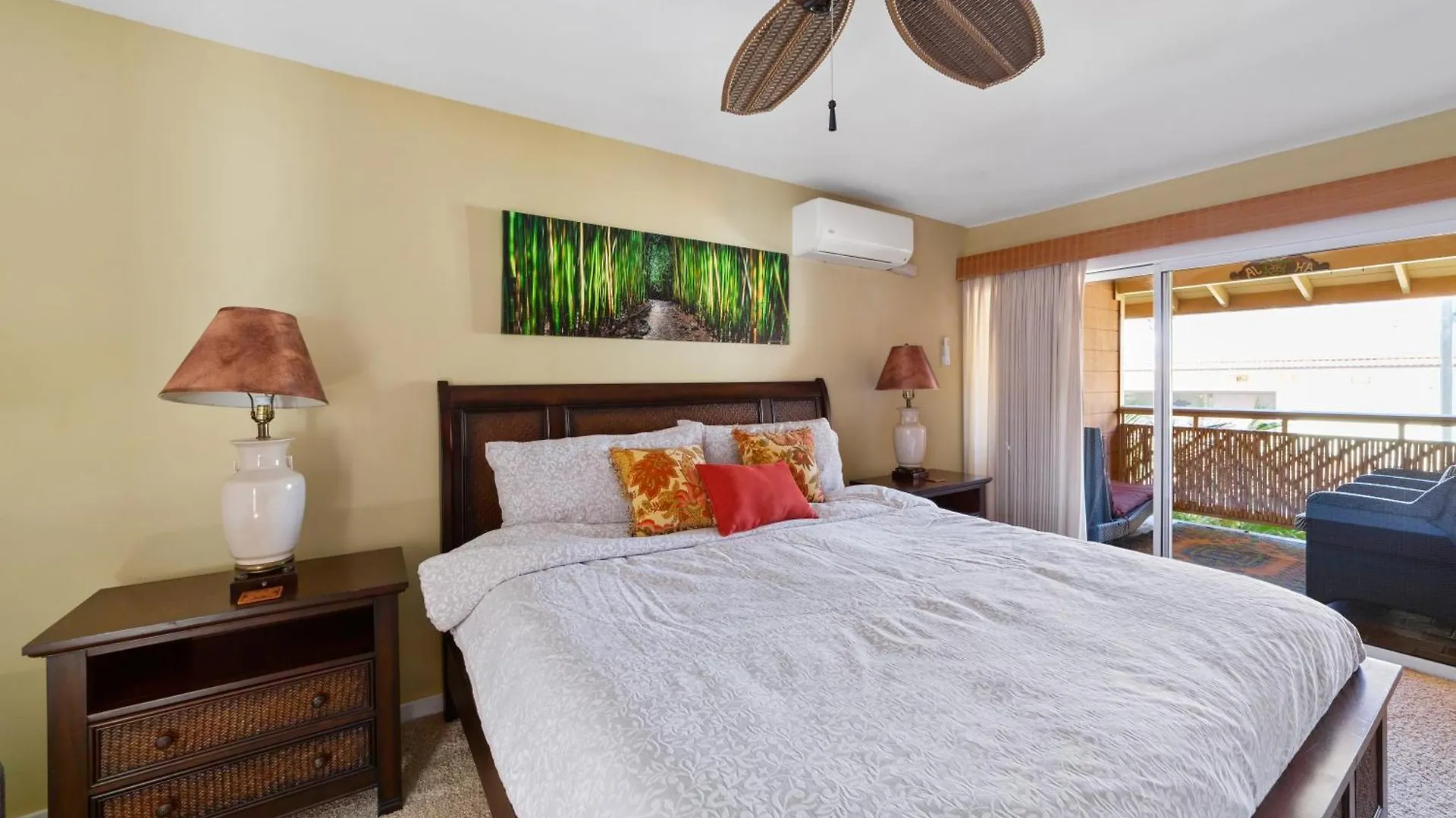 Gardenia Suite, 1 Bedroom, Sleeps 4, Pool & Bbq, Pre-Renovation Summer Sale Daire
