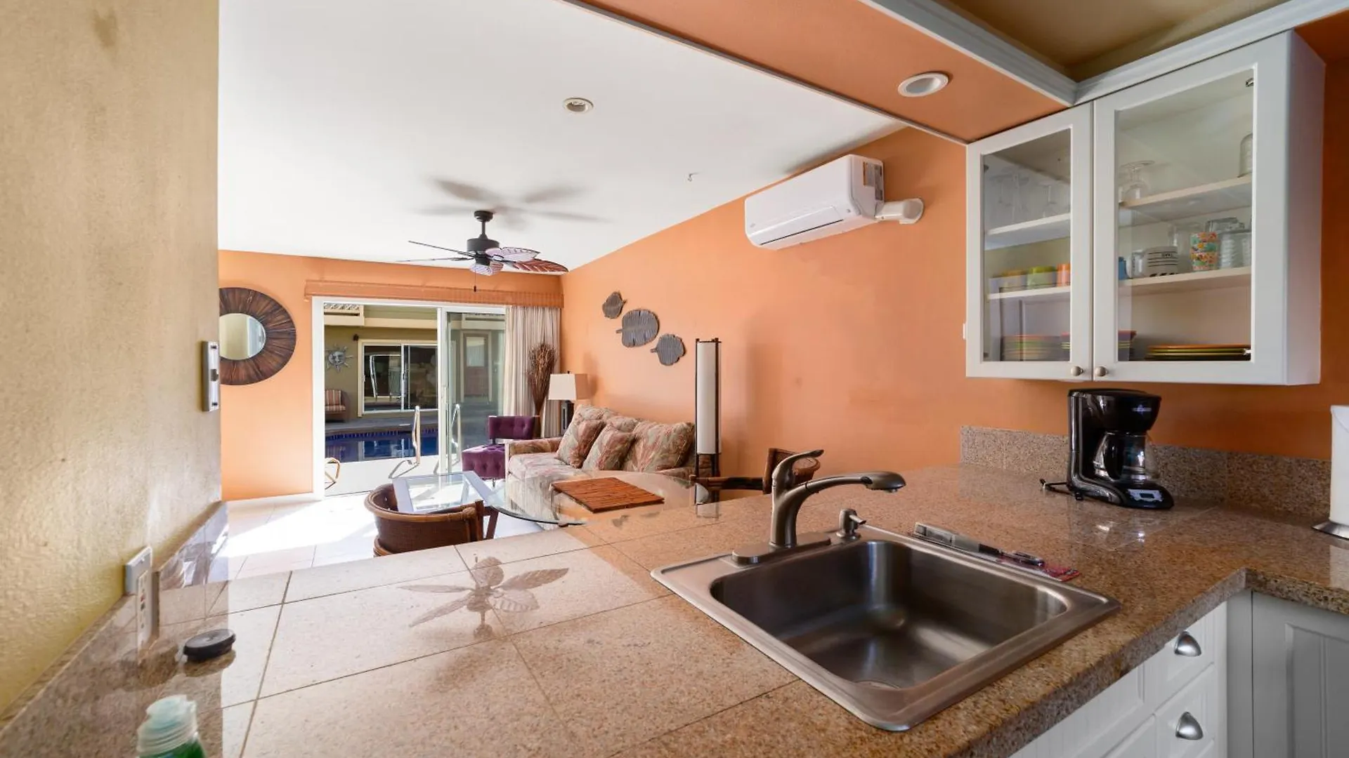 Daire Gardenia Suite, 1 Bedroom, Sleeps 4, Pool & Bbq, Pre-Renovation Summer Sale